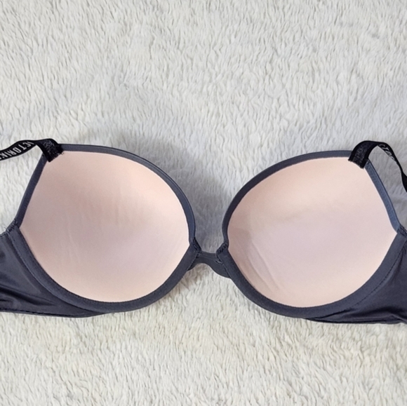 Bundle of Two Victoria's Secret Bras - Picture 5 of 13